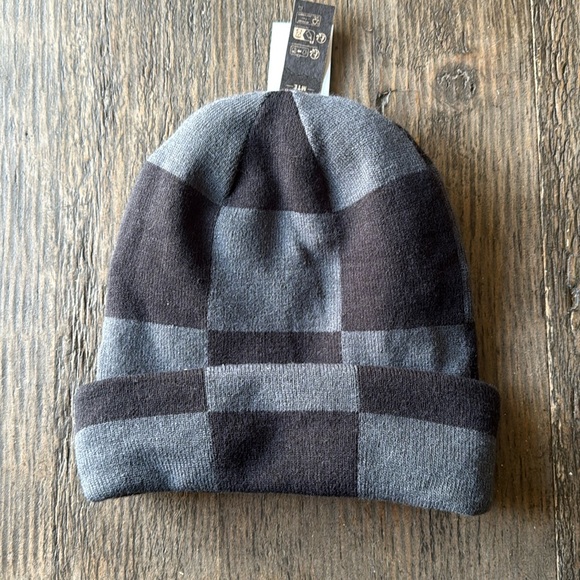 Vans “MN MTW CUFF” beanie. Black and Gray checkered. NWT - Picture 6 of 9